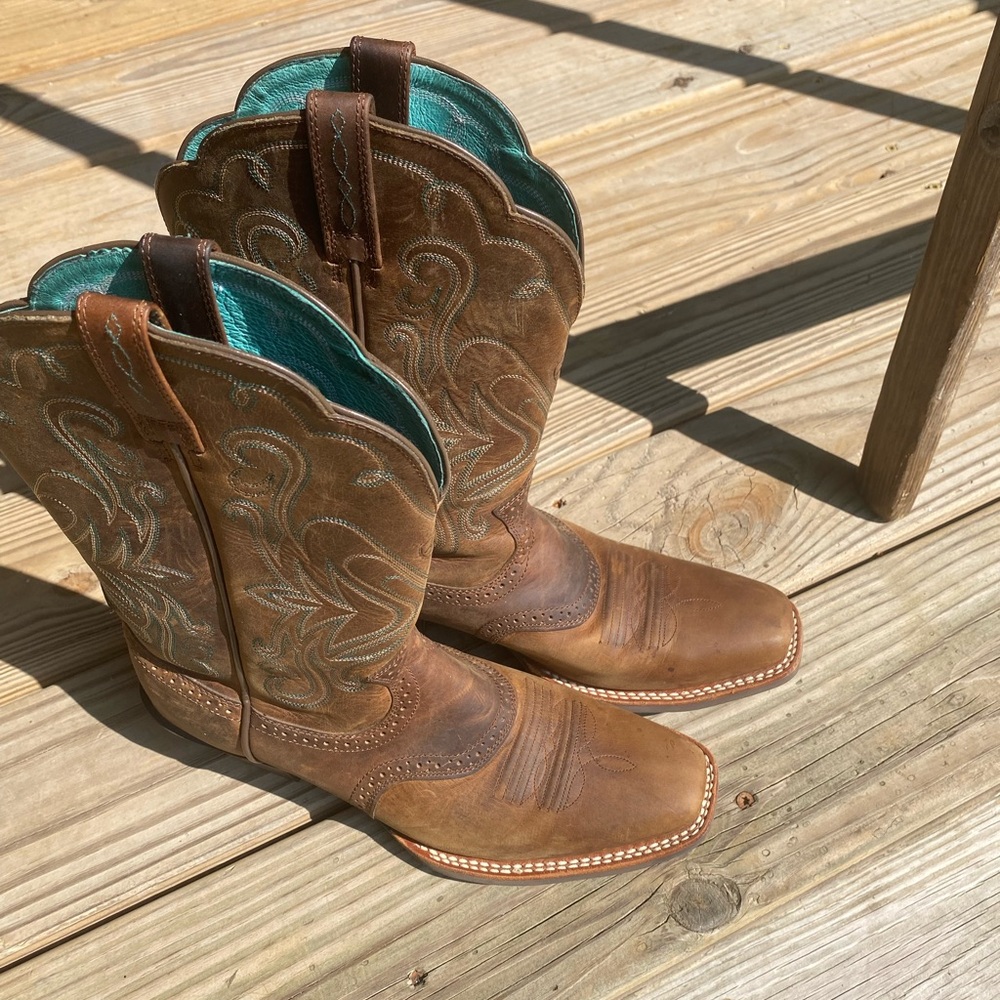 Women’s Ariat cowboy boots